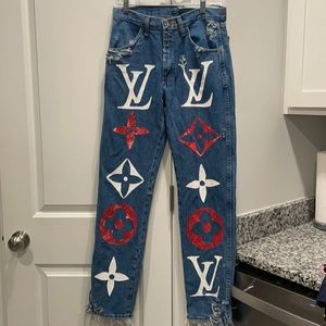 🔹Custom distressed LV  jeans